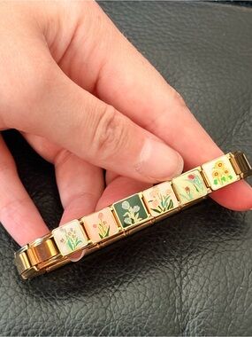 Gold Tone Tulips and Florals Italian Charm Bracelet